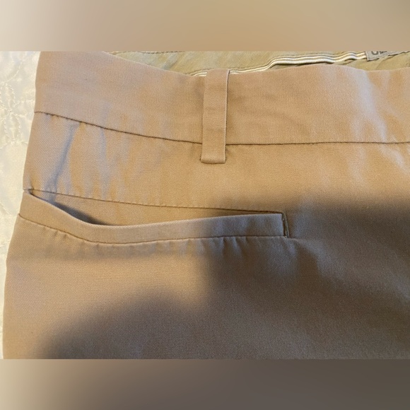 Old Navy Tan Bermuda Shorts Flat Front Cotton Blend. Size 16 with 5 inch inseam - Picture 2 of 9